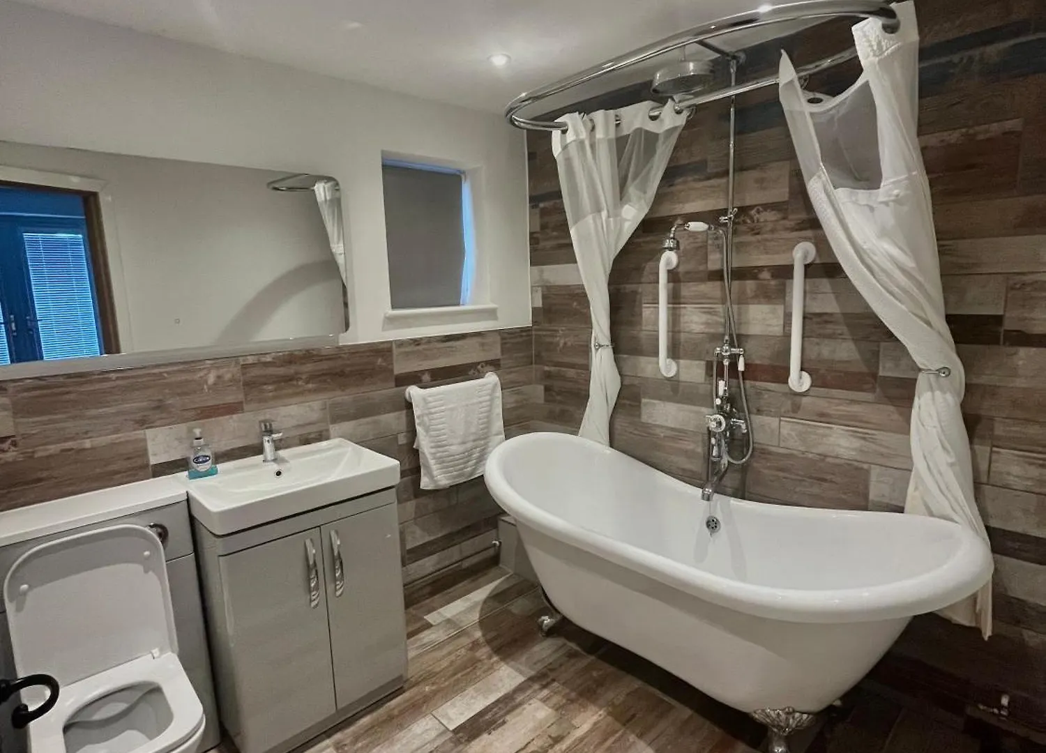 The Birch Lodge Located In Pegsdon Hexton